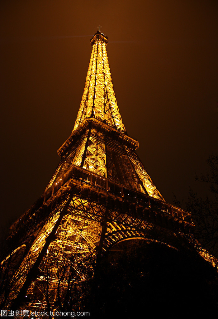 埃菲尔铁塔 钢铁巨擘背后的工程奇迹